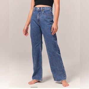 Abercrombie high rise loose jean size 28 S.